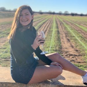 Meet your Posher, Claire